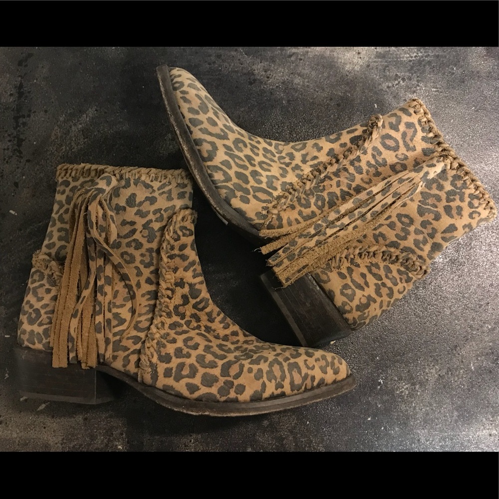 EUC MATISSE LEOPARD FRINGE BOOTS- SIZE 8.5